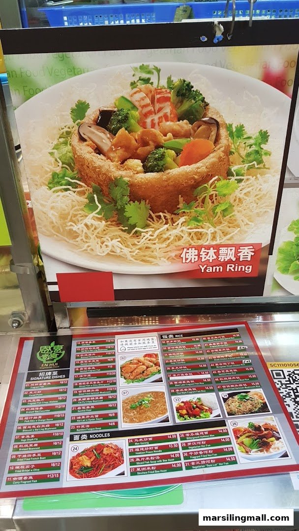 A large promotional image of a 'Yam Ring' dish displayed above a detailed menu from En Hui Vegetarian.