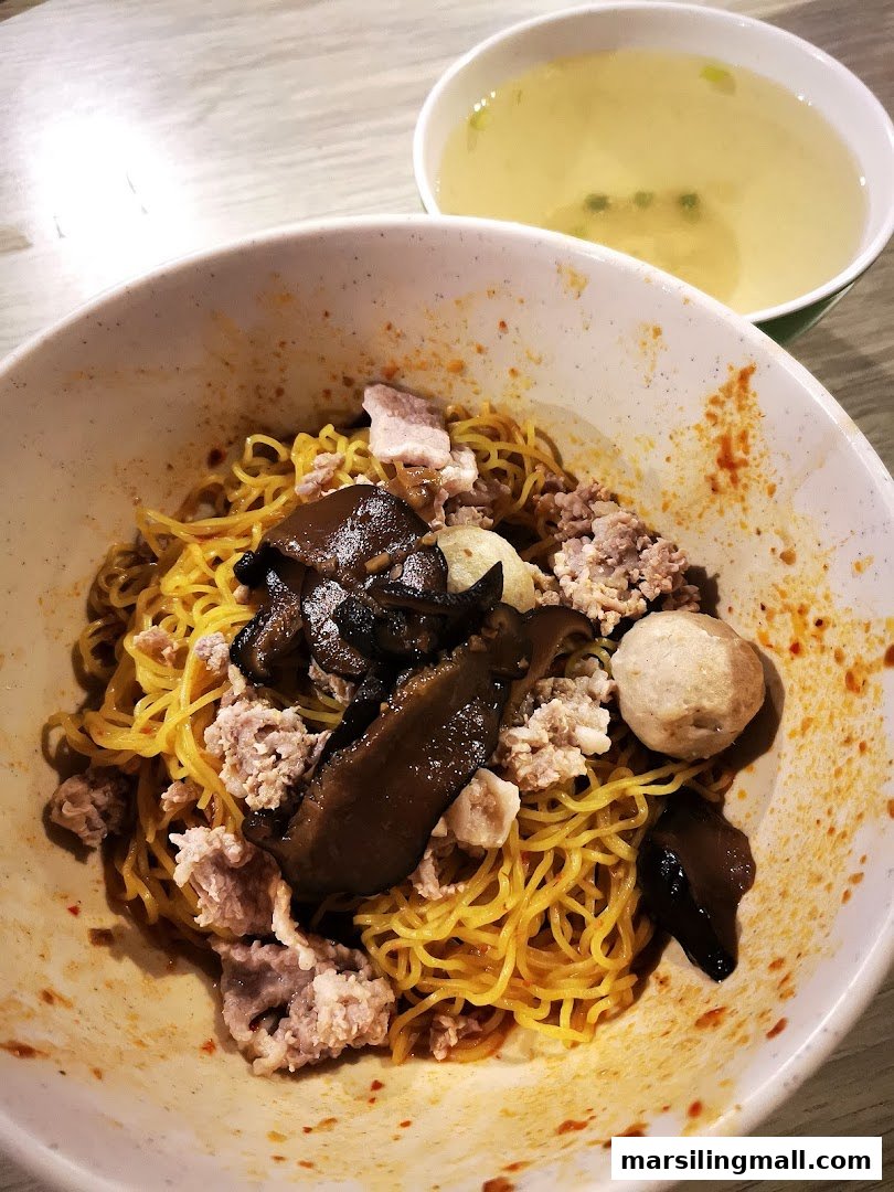Yum-Mee Minced meat noodle