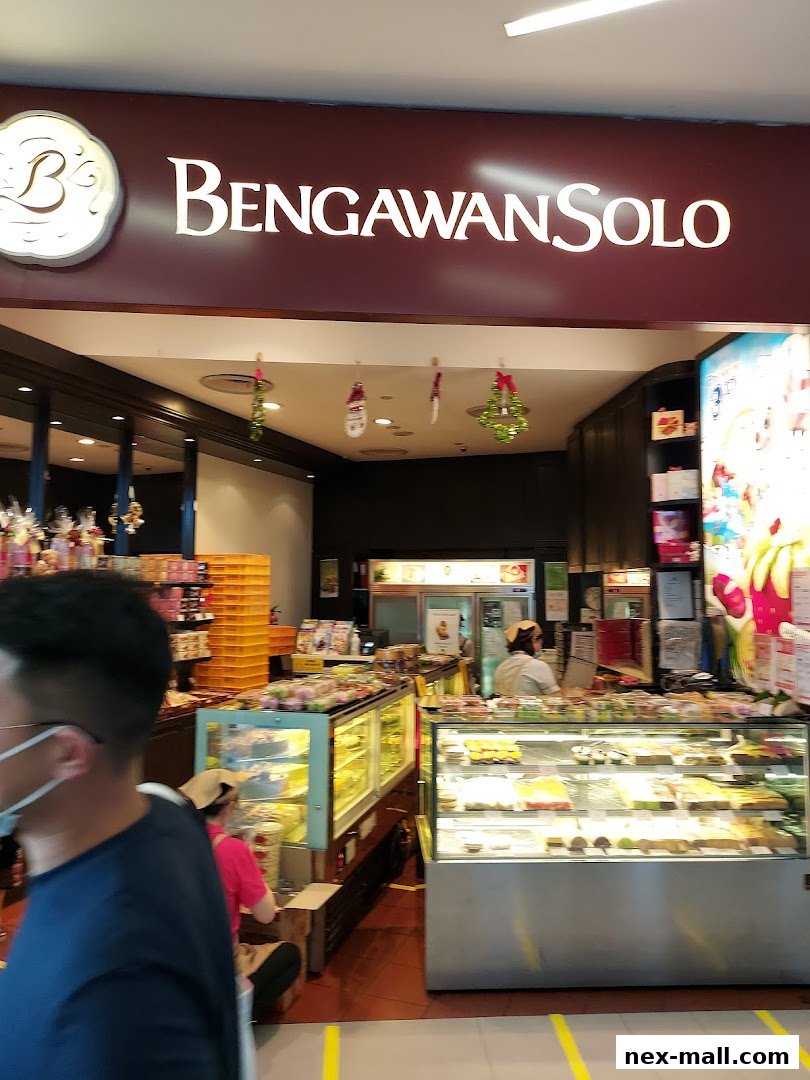 The entrance of Bengawan Solo, a bakery showcasing a variety of cakes and pastries.
