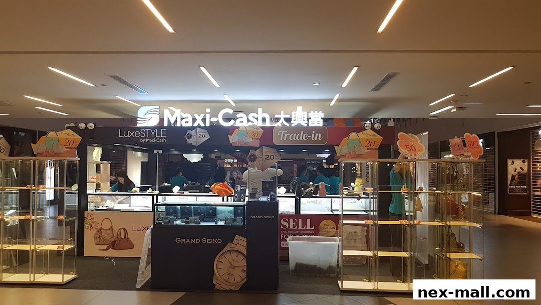 Maxi-Cash shop front with displays of watches, bags, and trade-in offers.