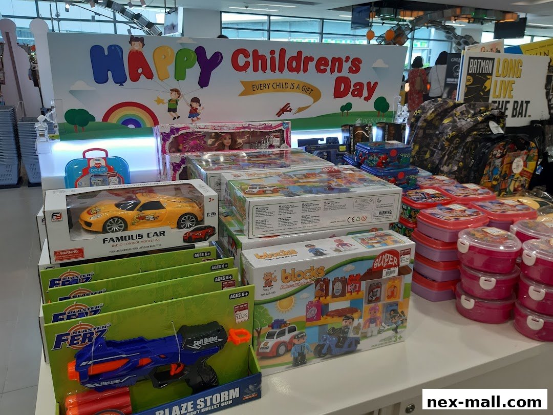 POPULAR Bookstore displays toys and gifts for Children's Day, including cars, building blocks, and lunchboxes.