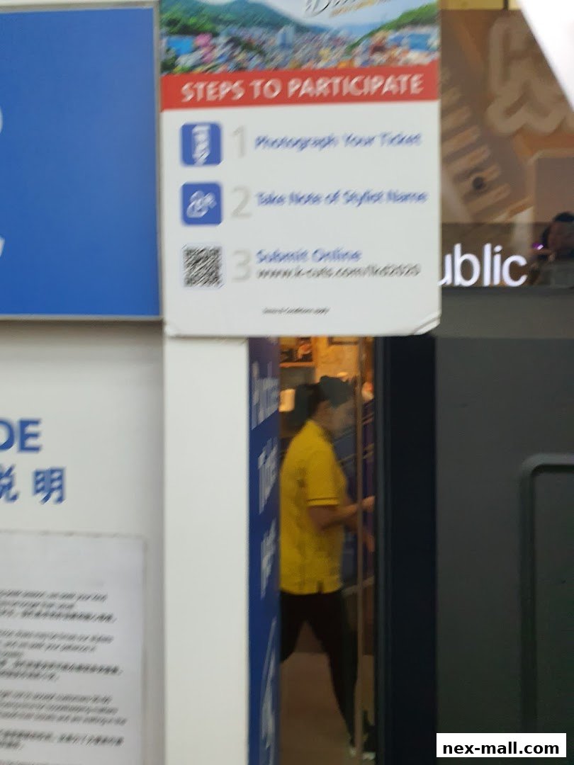 A person in a yellow shirt enters a shop with a sign about participation steps.