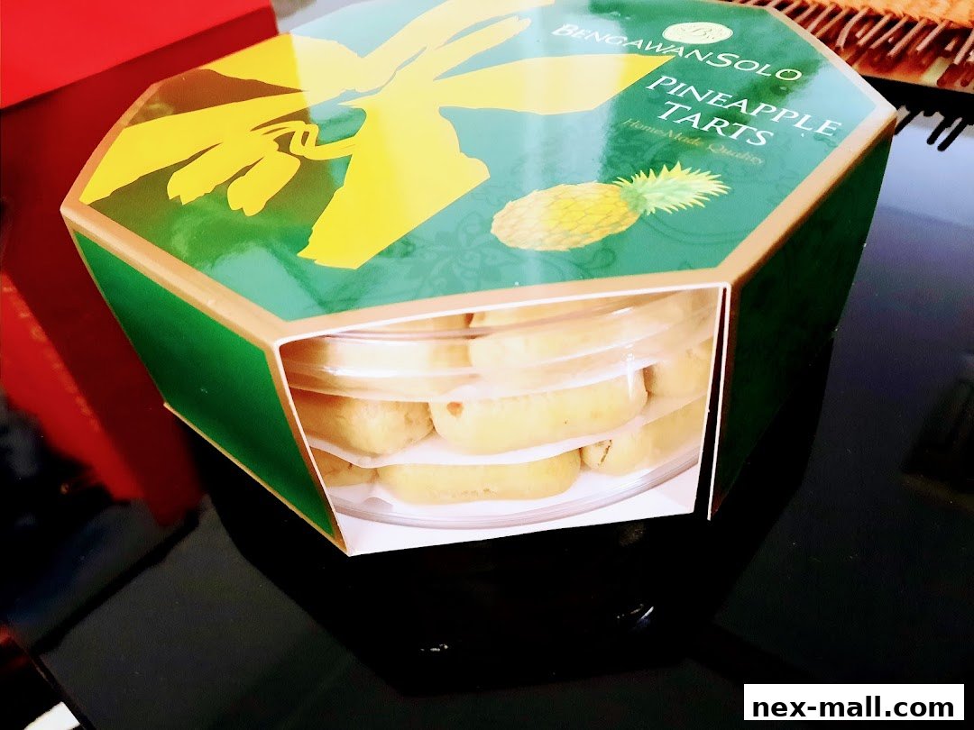 A hexagonal box of Bengawan Solo pineapple tarts with a green and yellow design.