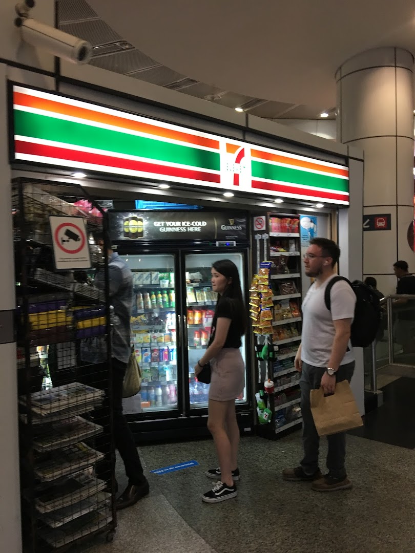 7-Eleven Plaza Singapura