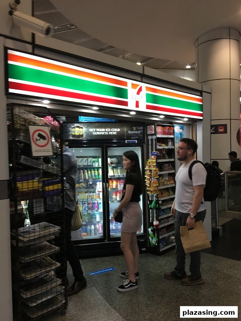7-Eleven Plaza Singapura