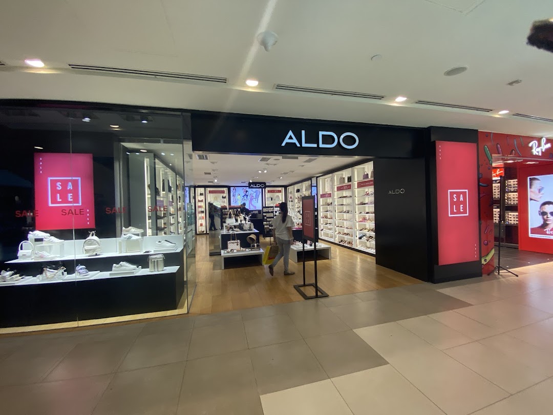 The ALDO shop entrance features a wide selection of footwear and accessories, with prominent 'SALE' signs.