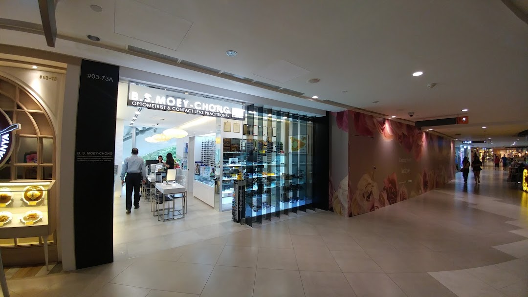 The image displays the well-lit shop front of B.S Moey-Chong Optometrist & Contact Lens Practitioner.