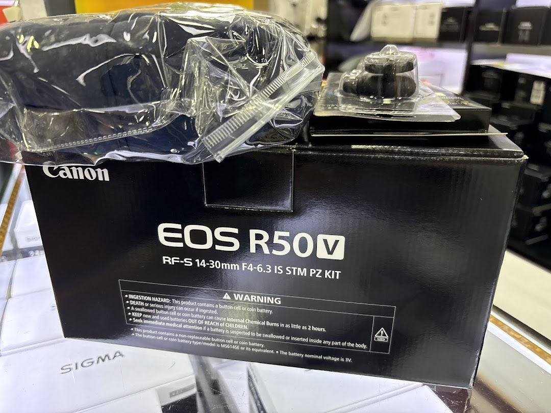 Close-up of a Canon EOS R50V camera kit box in a retail store.