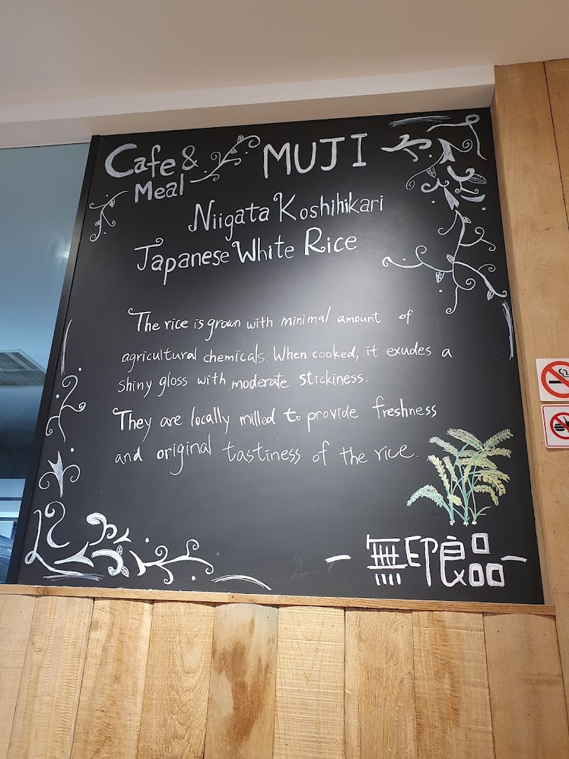 A chalkboard at Cafe&Meal MUJI describes the quality and origin of their Niigata Koshihikari Japanese White Rice.