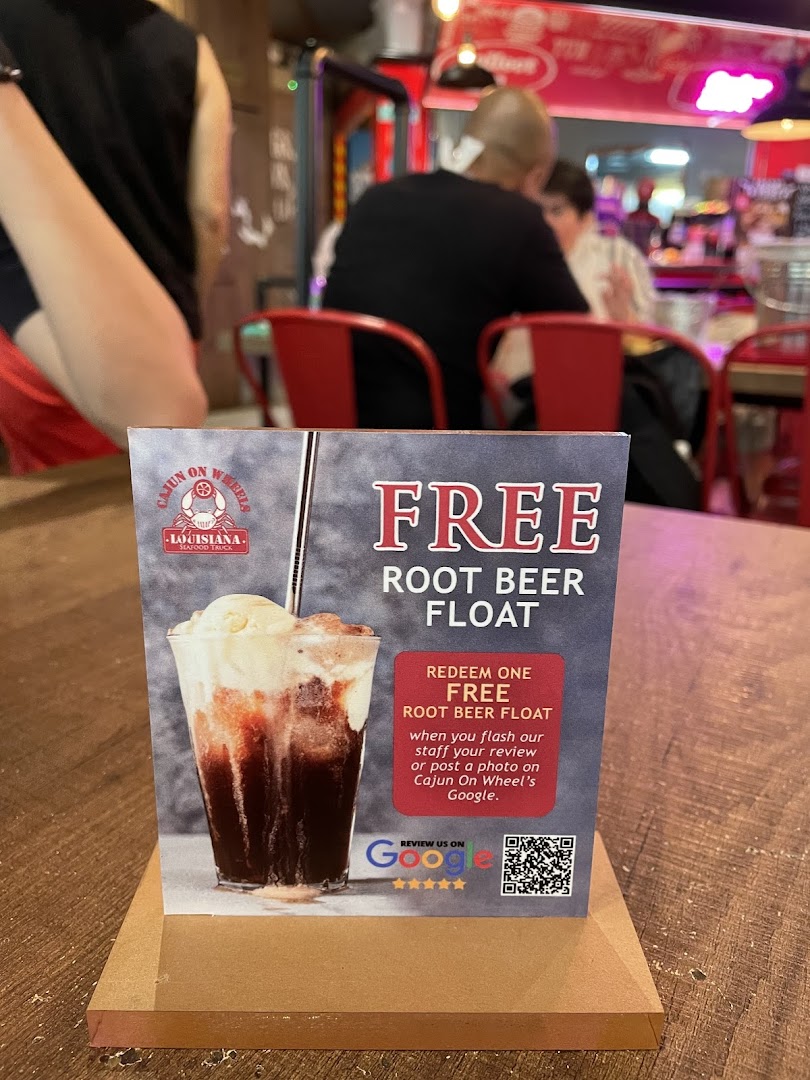 A table tent advertising a free root beer float promotion at Cajun on Wheels.