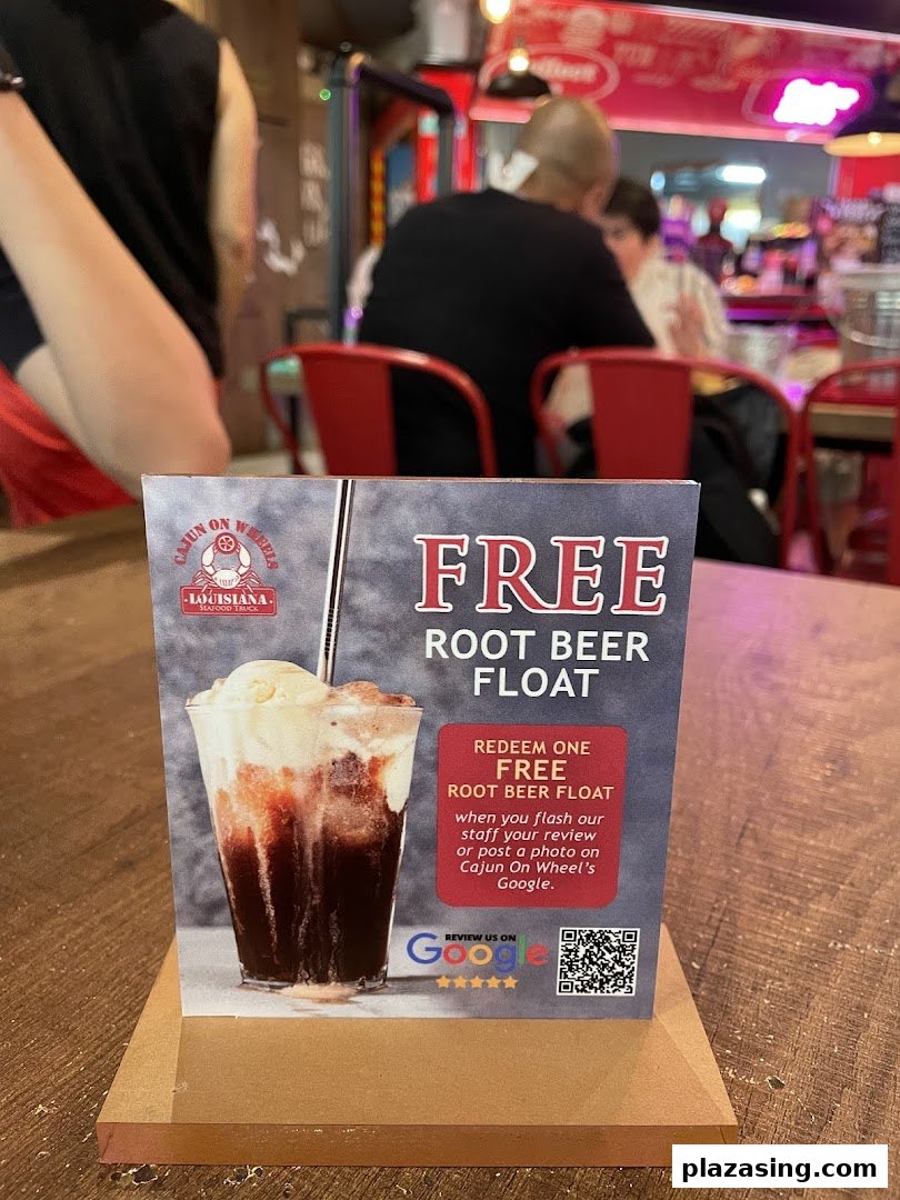 A table tent advertising a free root beer float promotion at Cajun on Wheels.
