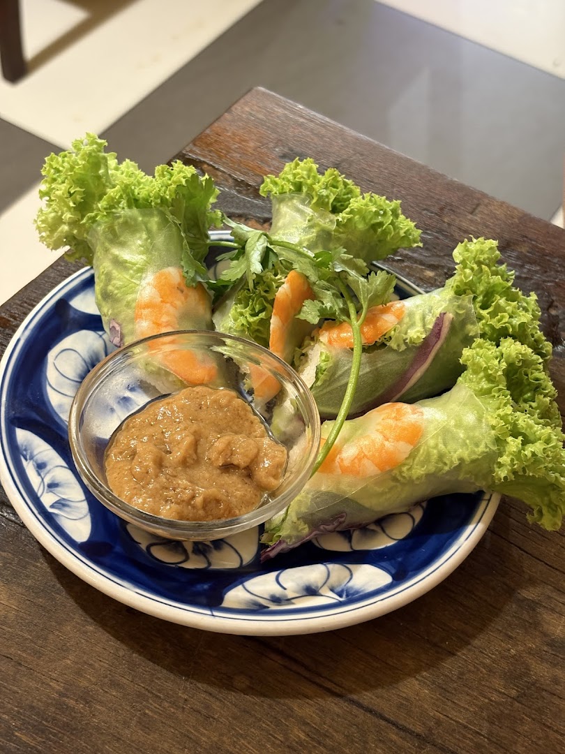 Fresh Vietnamese spring rolls with shrimp and lettuce, served with a rich peanut dipping sauce.