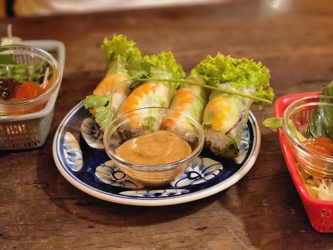 Fresh Vietnamese spring rolls with shrimp and vegetables, served with a rich peanut dipping sauce.