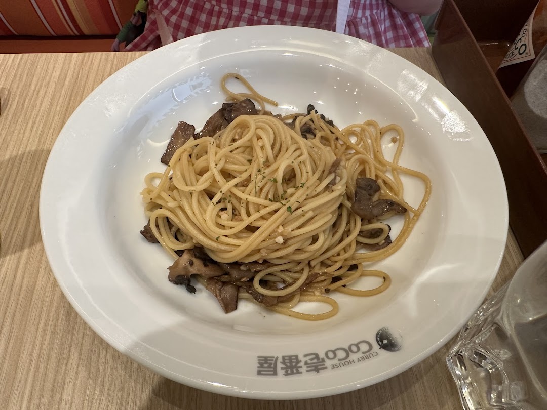 A close-up of a plate of spaghetti with mushrooms and garlic from CoCo ICHIBANYA.