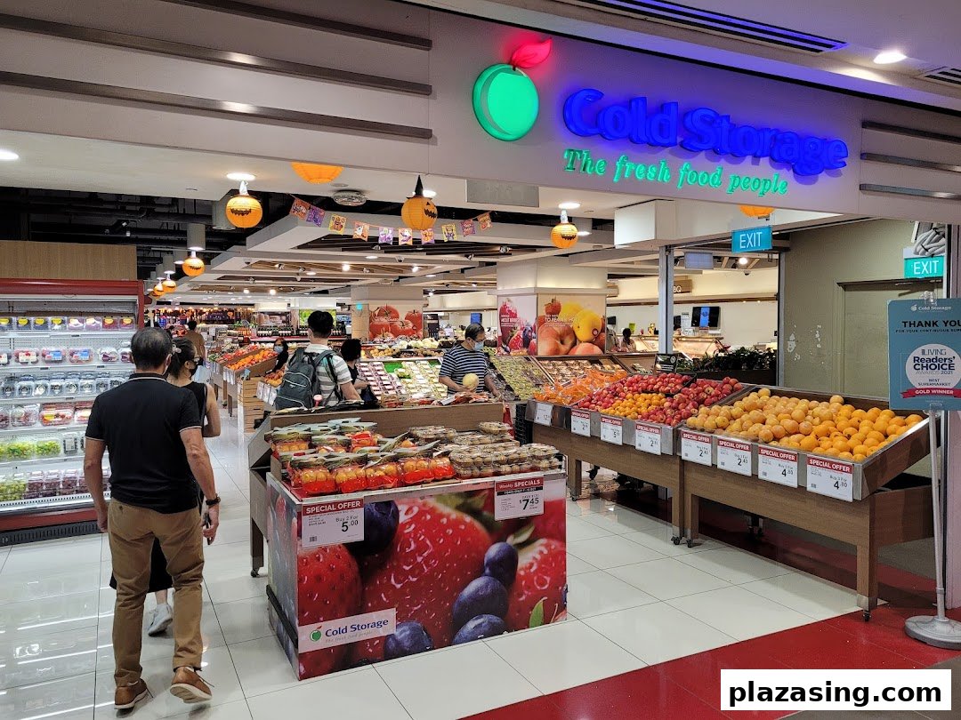 Entrance of CS Fresh supermarket featuring vibrant fresh produce displays and shoppers, adorned with festive decorations.