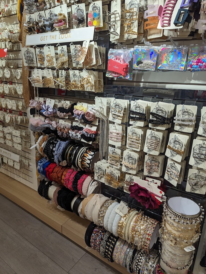 Lovisa image 10