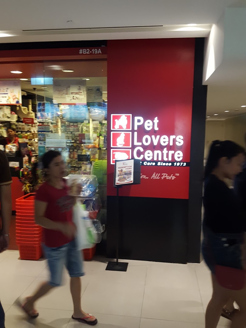 The storefront of Pet Lovers Centre at Plaza Singapura, showcasing pet supplies and a welcoming entrance.