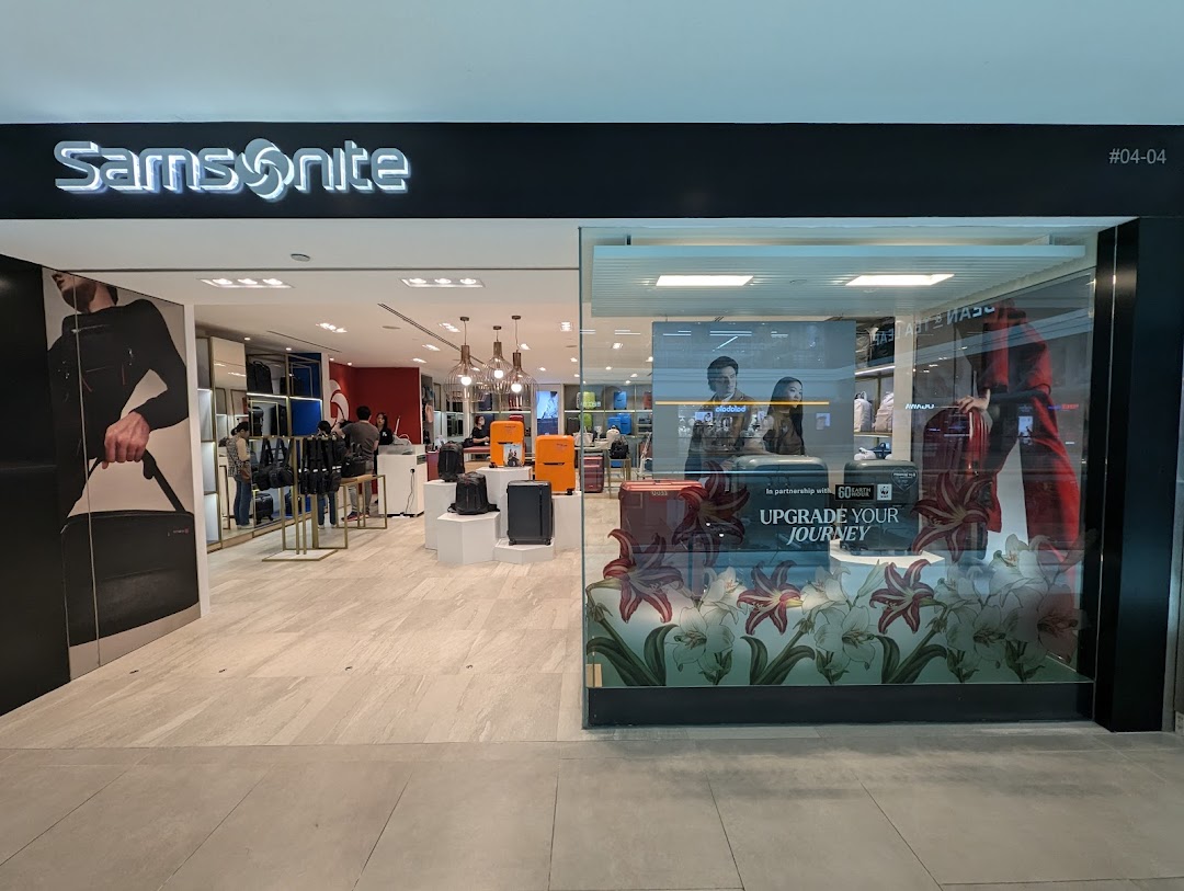 The Samsonite store entrance at Plaza Singapura, showcasing a variety of luggage and travel accessories.