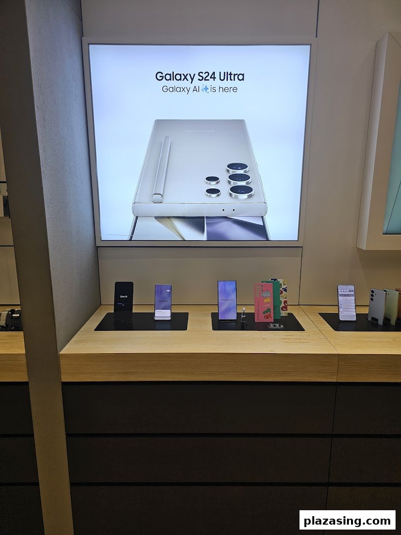 A Samsung Service Centre display featuring Galaxy S24 Ultra promotion and various Samsung smartphones.