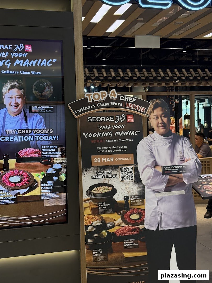 Promotional displays for SEORAE JIB featuring Chef Yoon's 'Cooking Maniac' creations and dishes.
