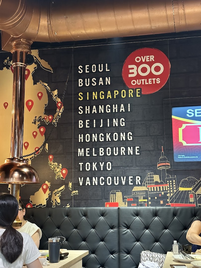 Interior view of Seorae Jib, featuring a world map mural and a sign highlighting over 300 outlets.