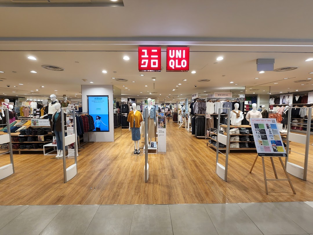 UNIQLO Plaza Singapura Same Day Click  Collect image 11