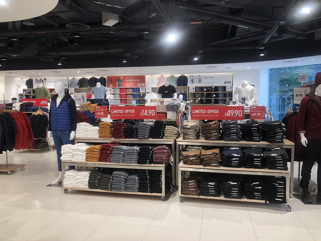 UNIQLO Plaza Singapura Same Day Click  Collect image 4