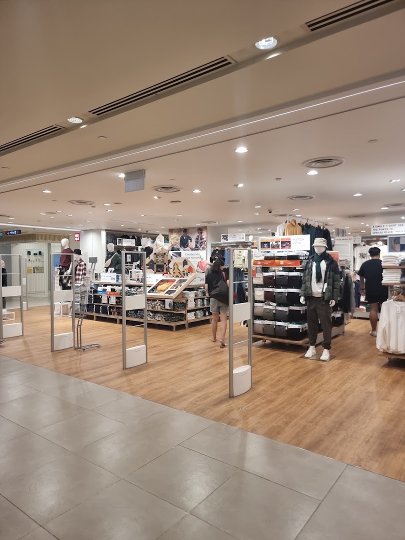 UNIQLO Plaza Singapura Same Day Click  Collect image 23