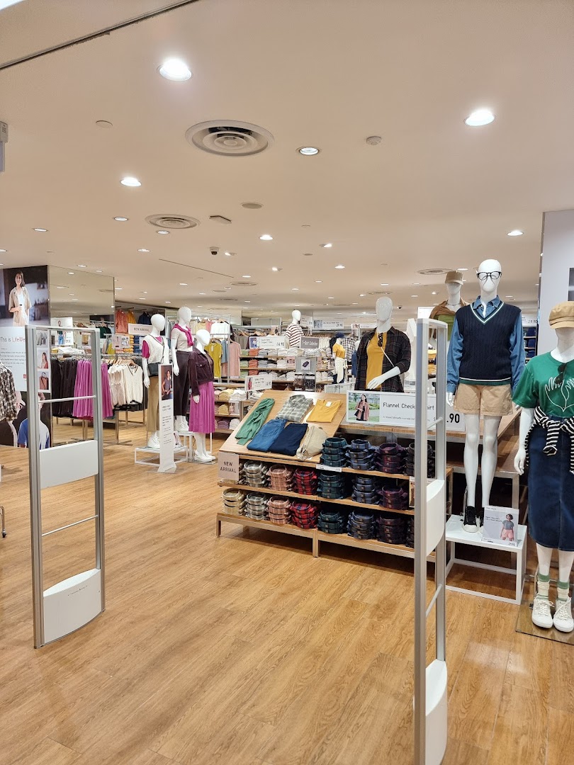 UNIQLO Plaza Singapura Same Day Click  Collect image 20