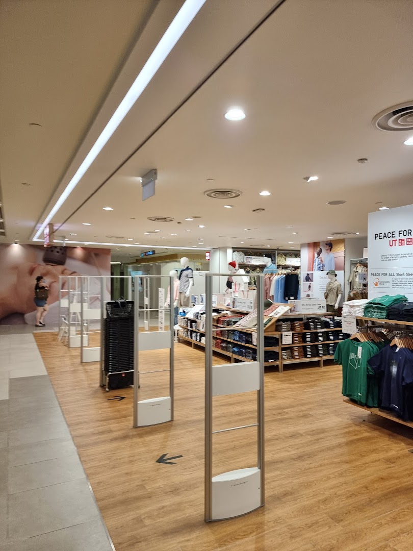 UNIQLO Plaza Singapura Same Day Click  Collect image 10