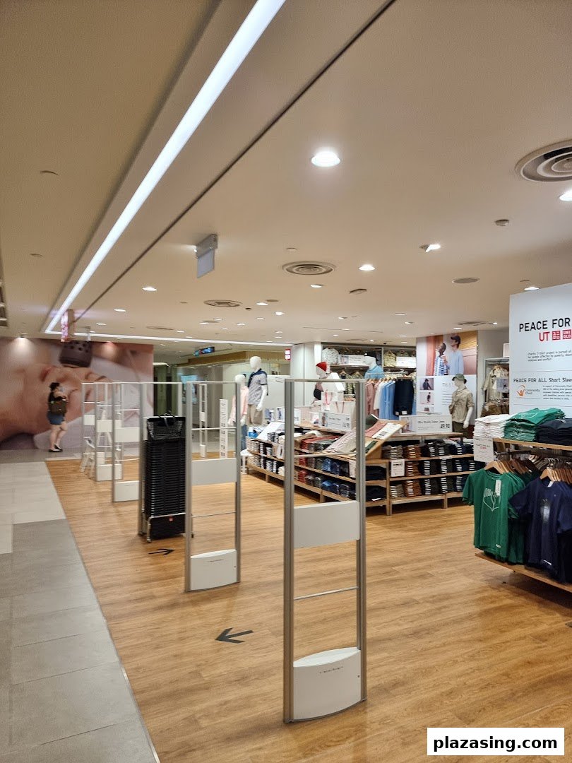 UNIQLO Plaza Singapura Same Day Click  Collect image 10