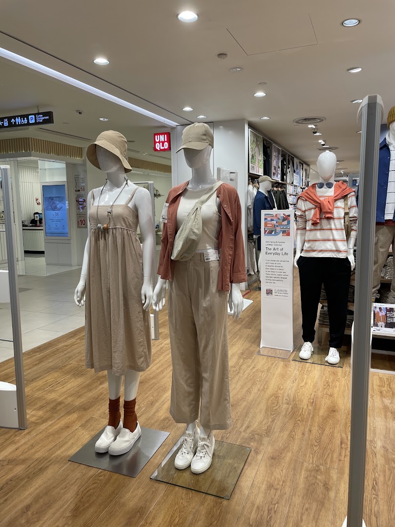UNIQLO Plaza Singapura Same Day Click  Collect image 6