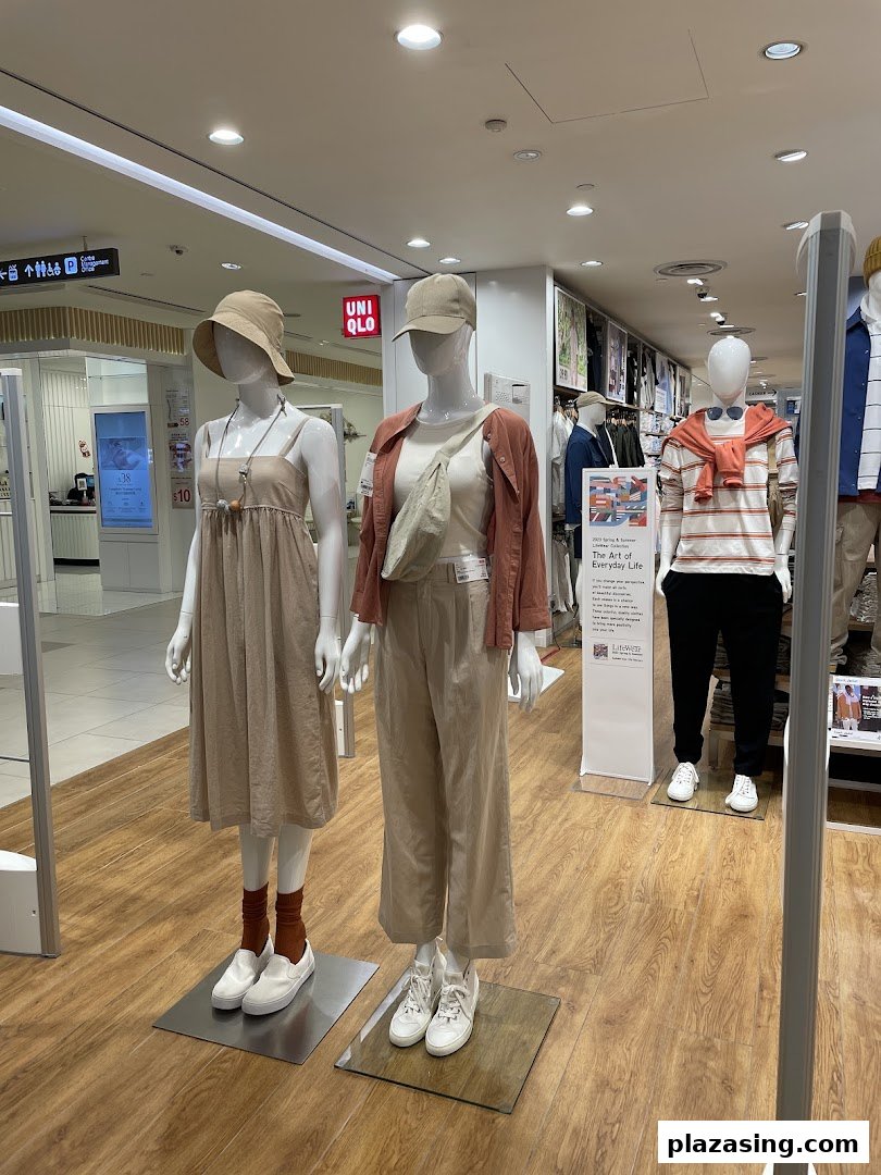 UNIQLO Plaza Singapura Same Day Click  Collect image 6