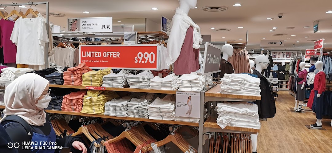 UNIQLO Plaza Singapura Same Day Click  Collect image 7