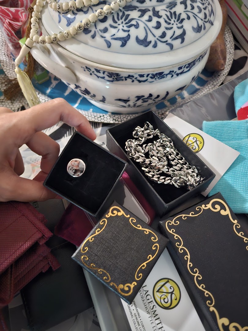 VillageSmith Gifts Workshop image 13