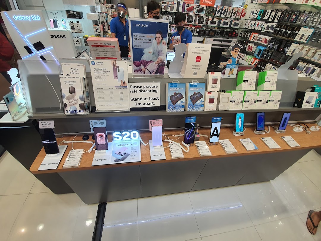 A vibrant display of Samsung Galaxy S20 phones and accessories inside Challenger electronics store.