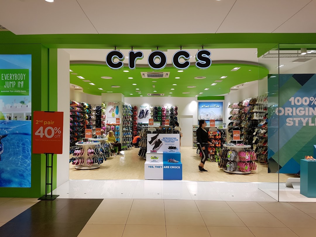 The vibrant Crocs store entrance showcasing colorful footwear displays and a welcoming interior.