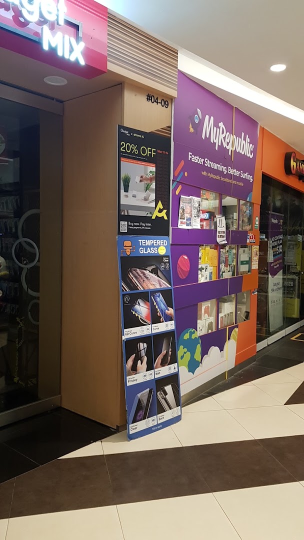 The entrance of Gadget Mix, a tech accessories shop, with promotional displays for tempered glass and a 20% off offer.