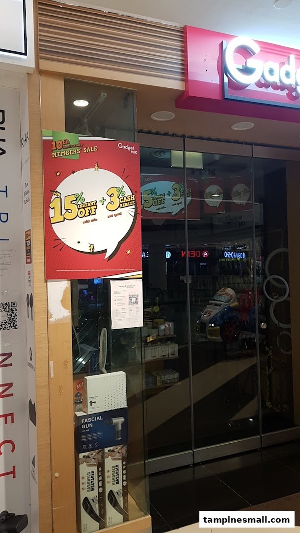 Storefront of Gadget Mix showcasing a members' sale poster and displayed products.