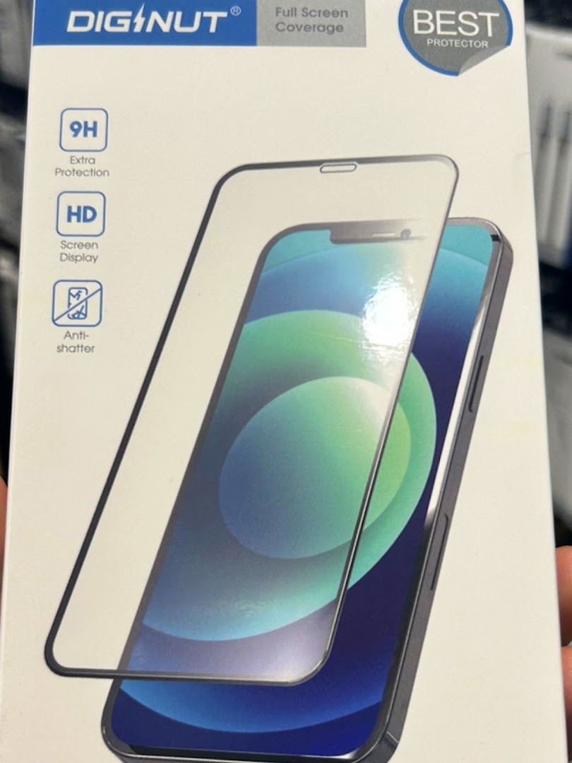Close-up of a DIGNUT screen protector box for a smartphone, highlighting its features.