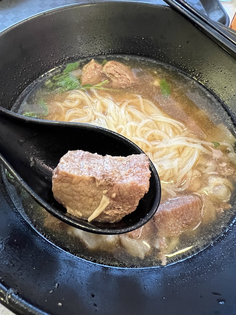 A close-up of a hearty bowl of beef noodles with tender beef chunks, ready to be enjoyed.