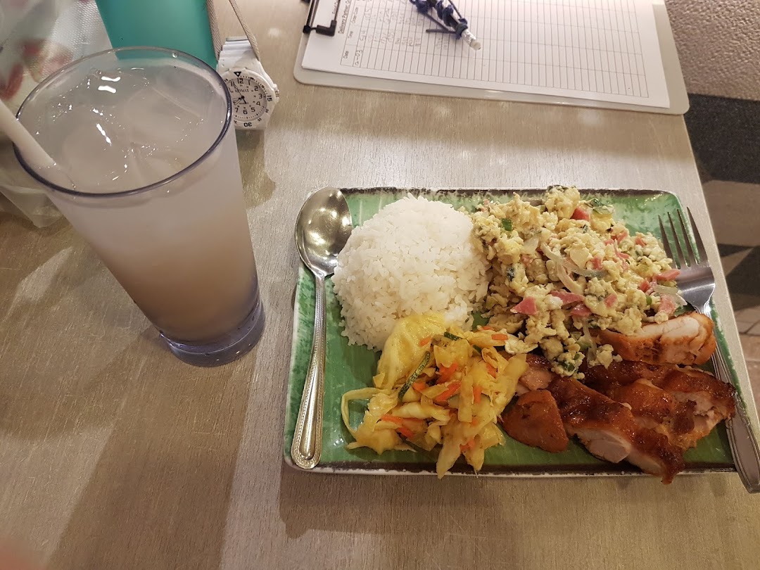 A delicious meal featuring grilled chicken, rice, scrambled eggs, and pickled vegetables, served with a refreshing drink.