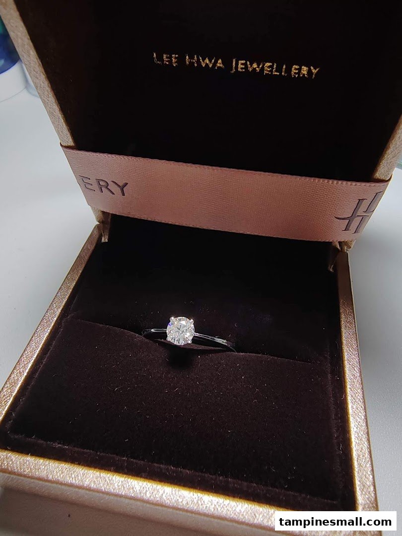 A sparkling diamond ring presented in a luxurious Lee Hwa Jewellery box.