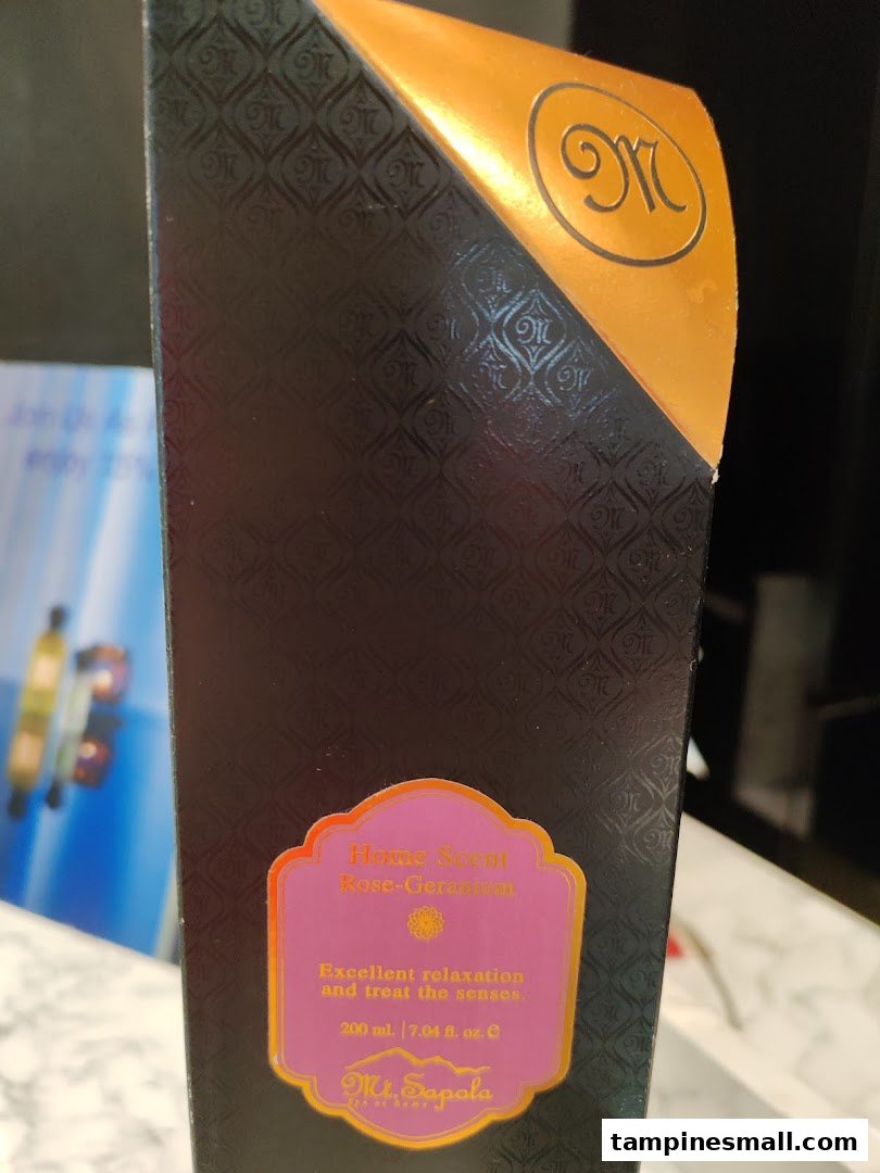 Close-up of Mt.Sapola's Rose-Geranium home scent product packaging, highlighting its relaxing properties.
