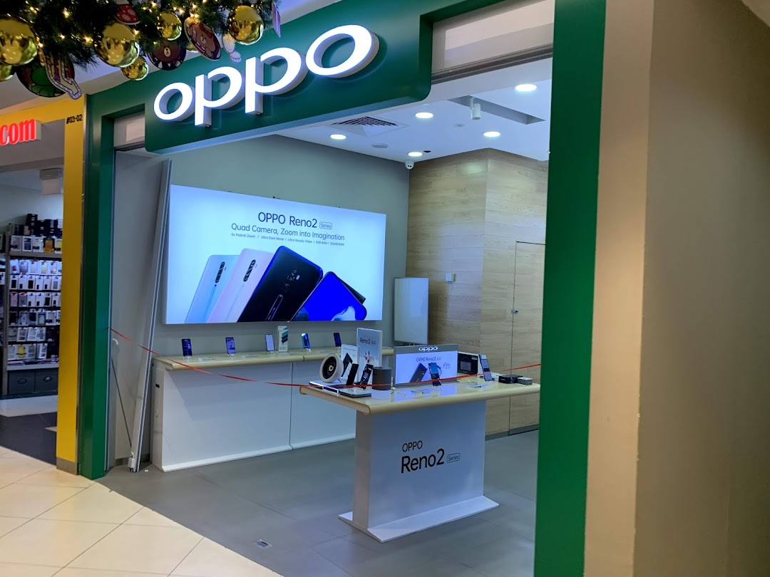 The OPPO Concept Store entrance featuring product displays and a large promotional screen for the Reno2 Series.