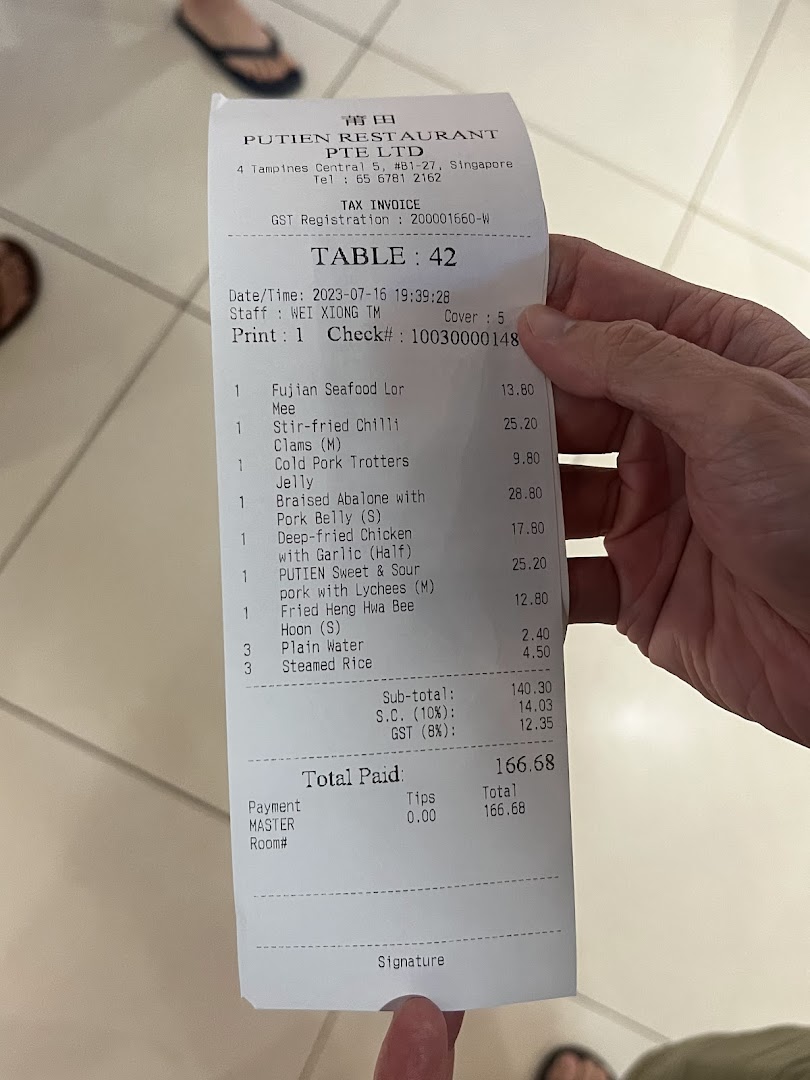 A detailed receipt from PUTIEN restaurant showing ordered dishes and total cost.
