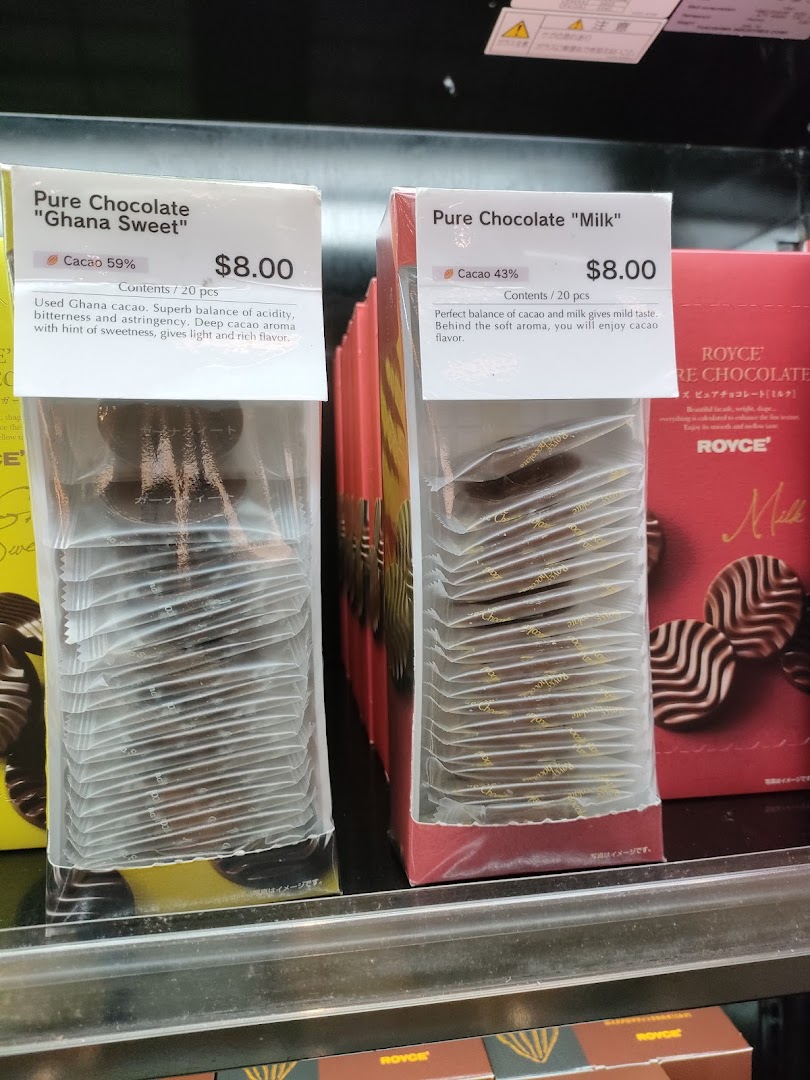 Two packages of Royce Pure Chocolate, 'Ghana Sweet' and 'Milk', displayed with prices and descriptions.