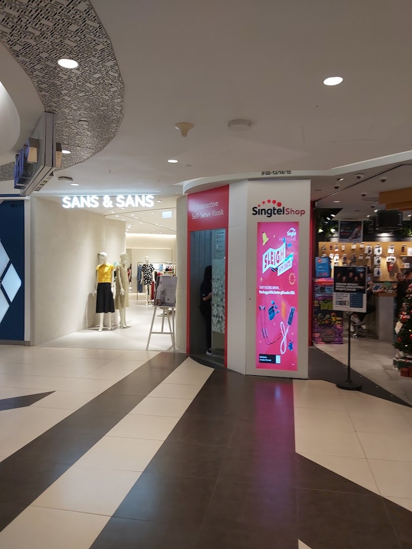 The entrance of SANS & SANS fashion store, featuring mannequins and a bright interior.