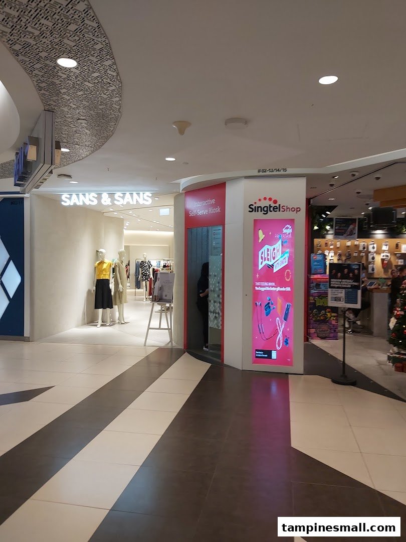 The entrance of SANS & SANS fashion store, featuring mannequins and a bright interior.