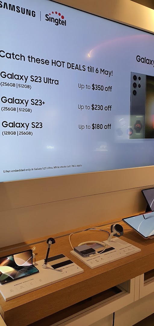 A digital display in Singtel Shop showcasing Samsung Galaxy S23 series hot deals with discounts.